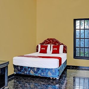 Spot On 91798 Hotel Grand Mutiara